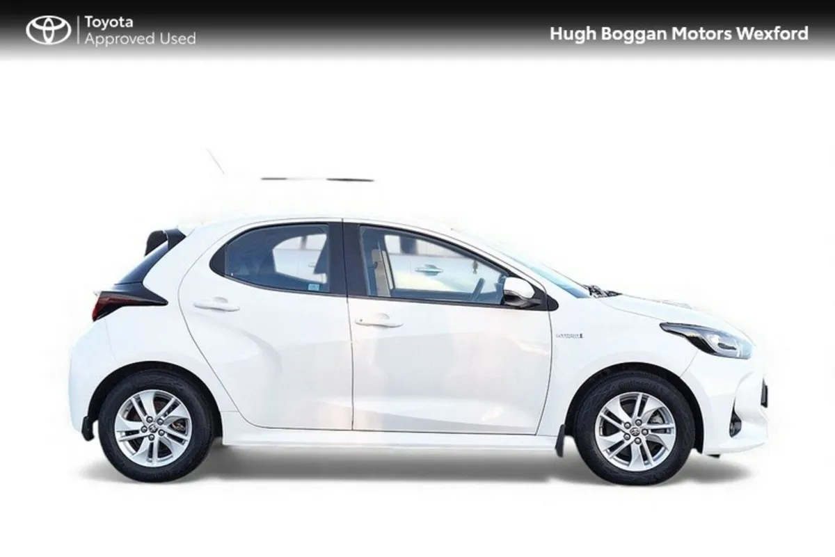Toyota Yaris HYBRID LUNA ONLY 15000 KMS!! - Image 3
