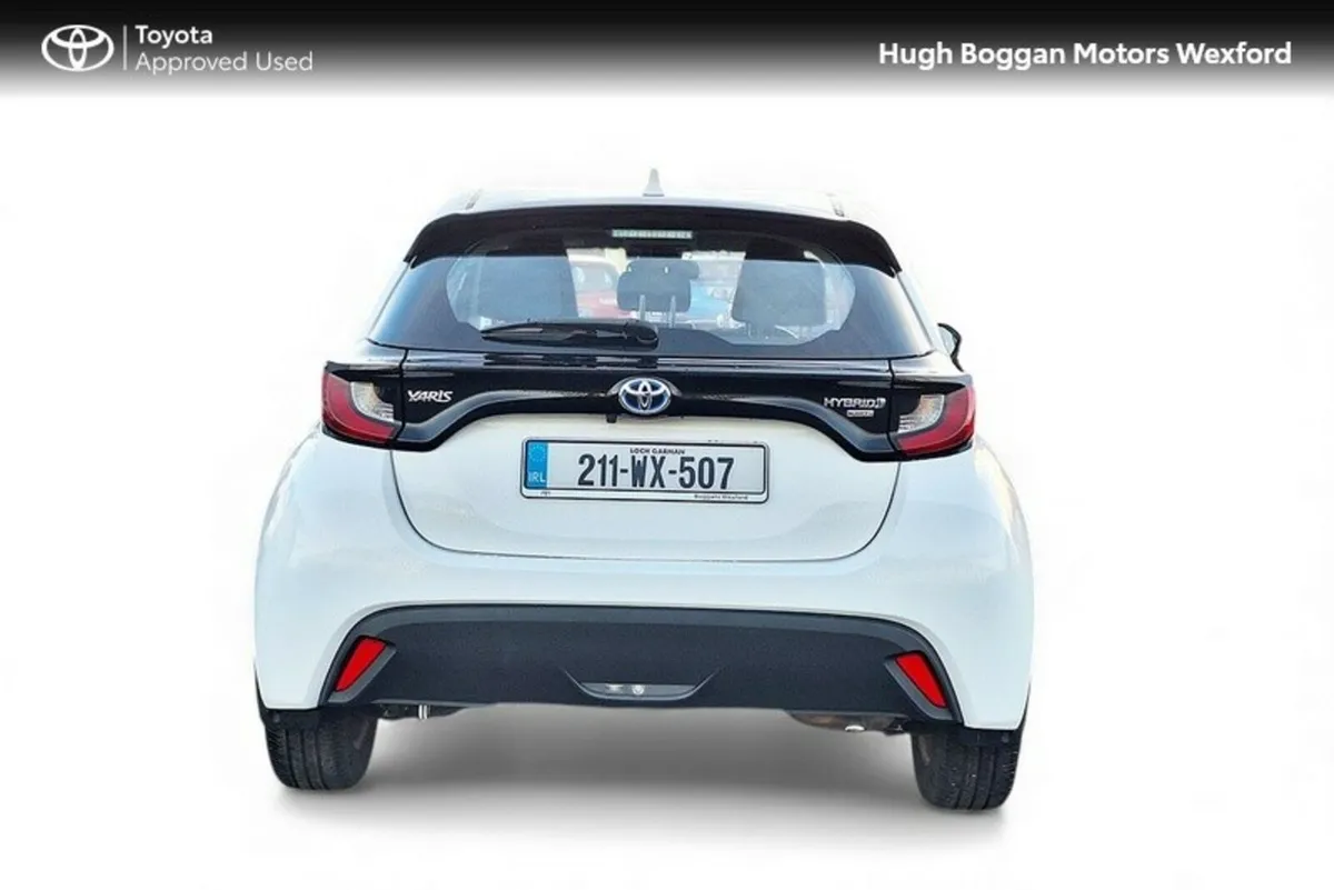 Toyota Yaris HYBRID LUNA ONLY 15000 KMS!! - Image 4