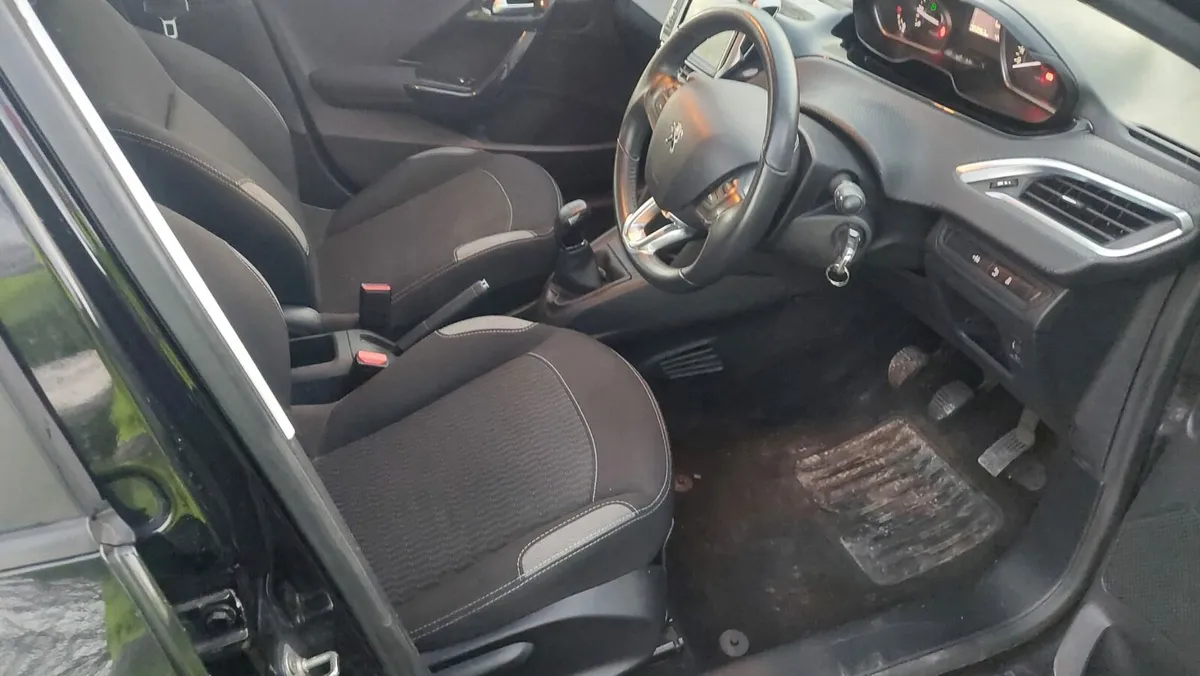 161 Peugeot 208 - Image 4