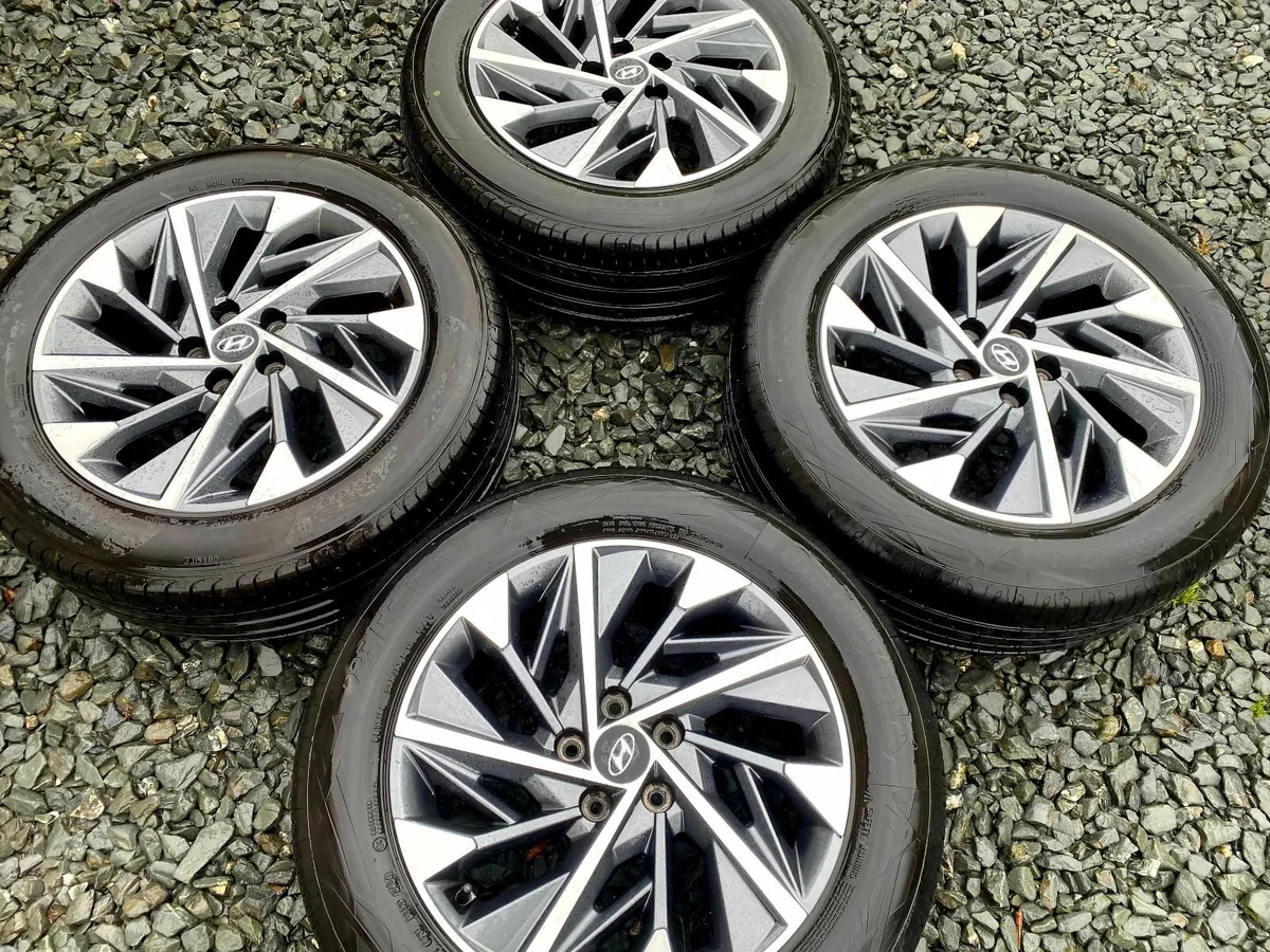 Like New  Alloys 5x114.3 Hyundai 18inch - Image 1