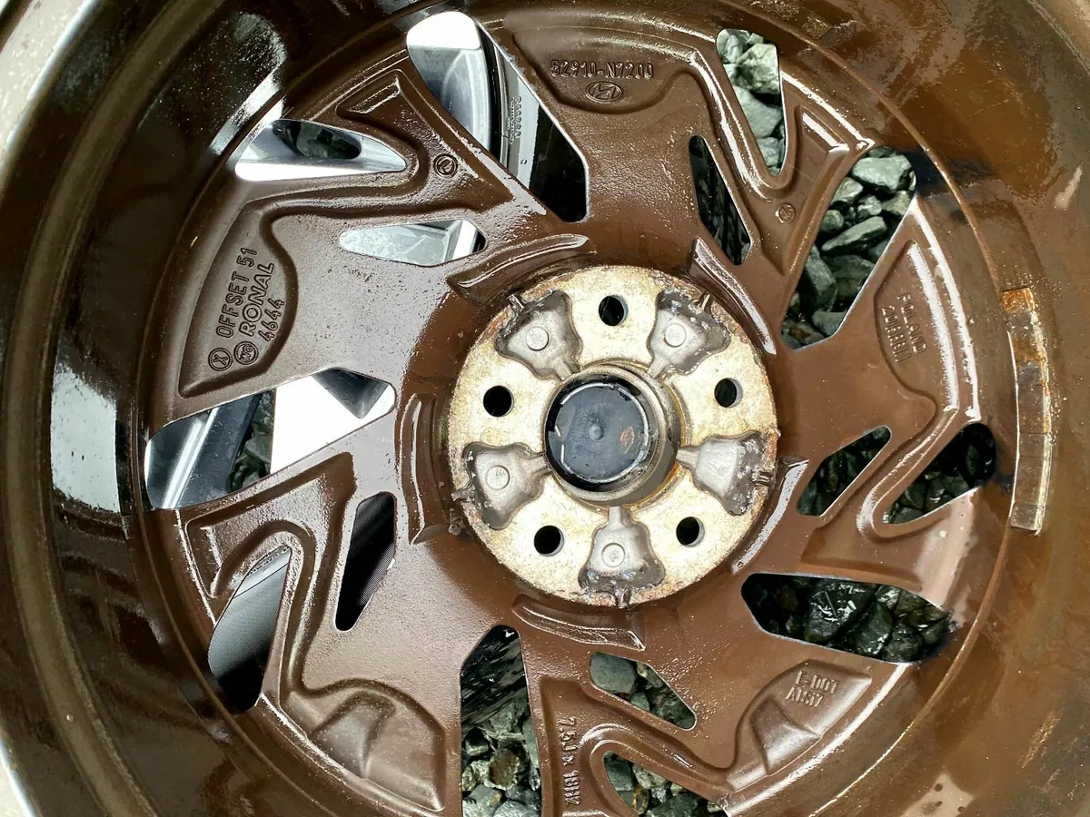 Like New  Alloys 5x114.3 Hyundai 18inch - Image 4