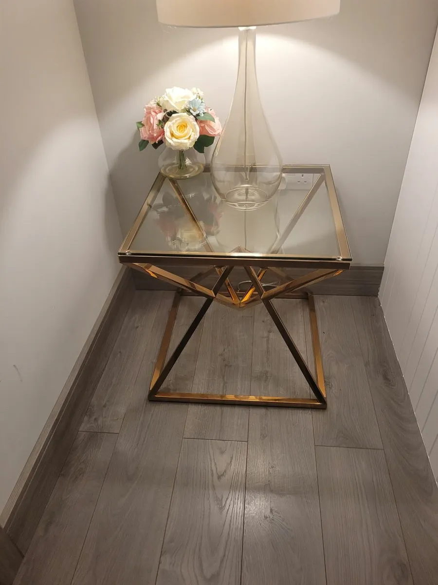 Glass table - Image 1