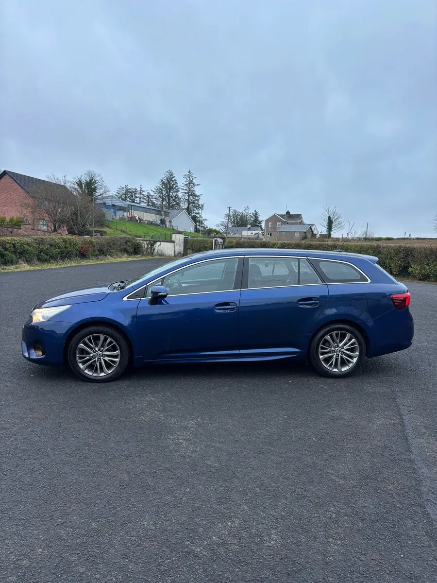 TOYOTA AVENSIS BUISNESS EDITION - Image 4
