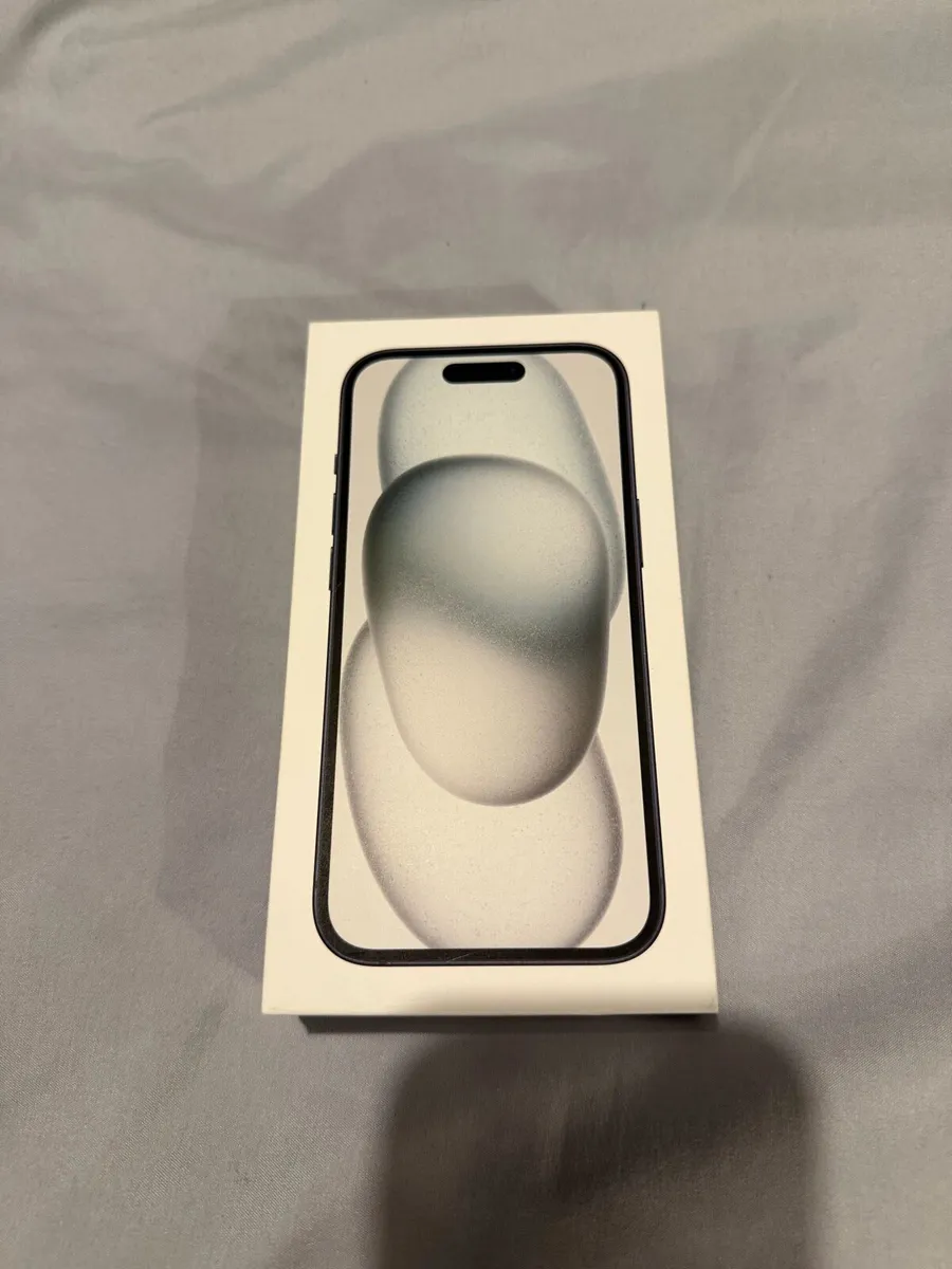 iPhone 15 - Image 2