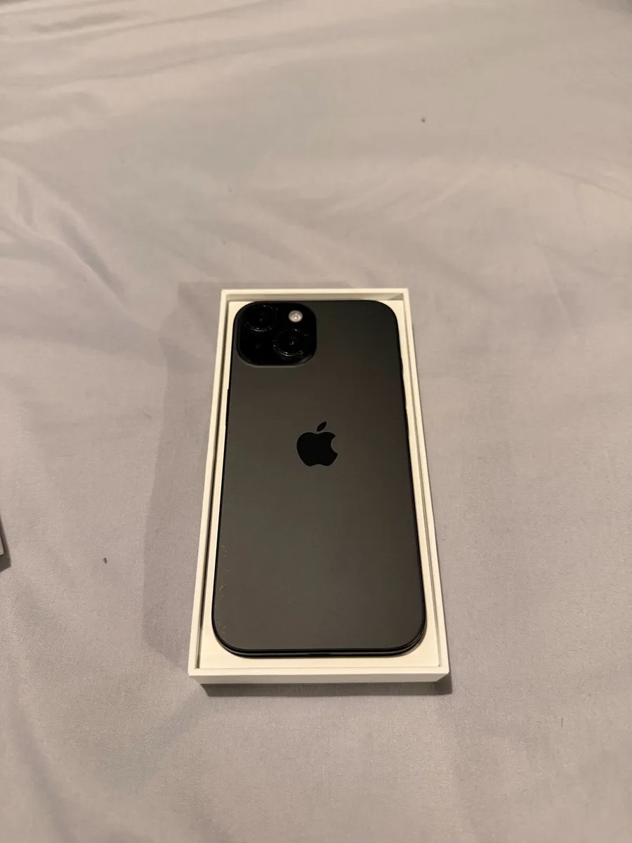 iPhone 15 - Image 3