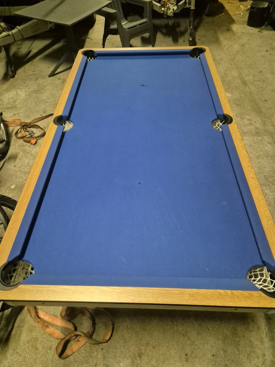 Pool table - Image 1