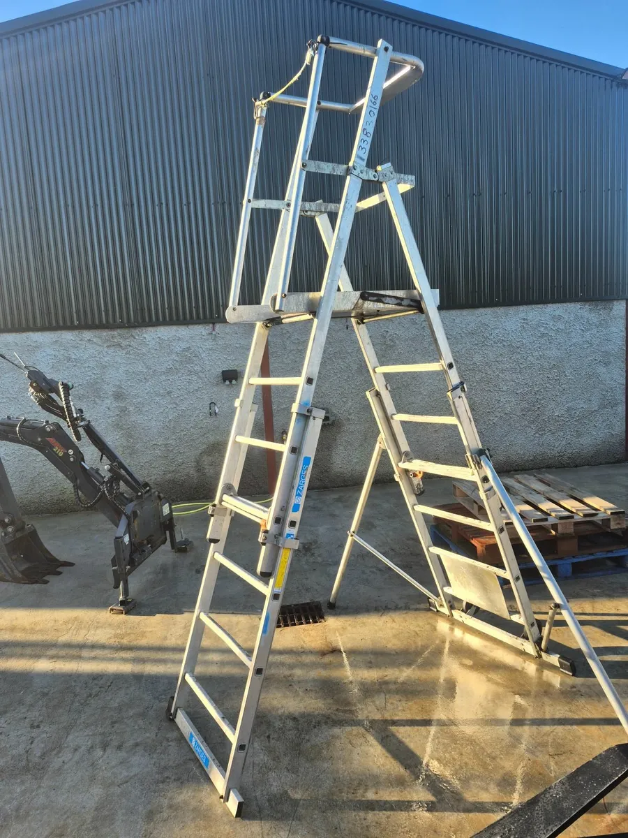 Platform ladder adjustable legs - Image 1