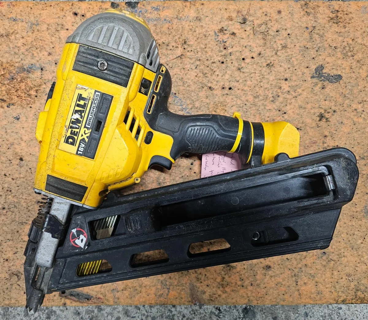 Dewalt dcn692 first fix €280 - Image 1
