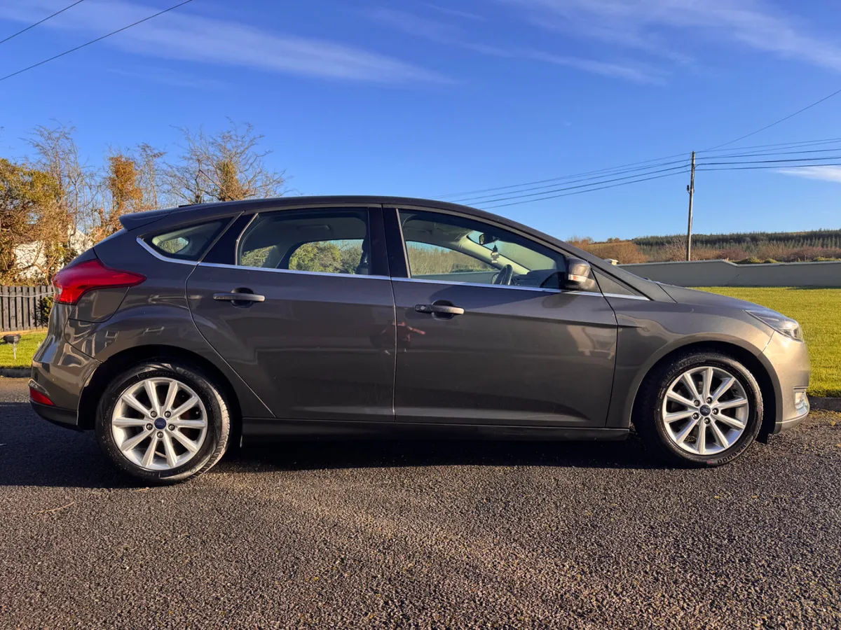 2017 Ford Focus Titanium - Image 4