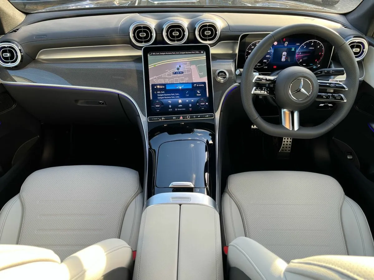 Mercedes-Benz GLC 220D 4MATIC AMG Line - Image 4