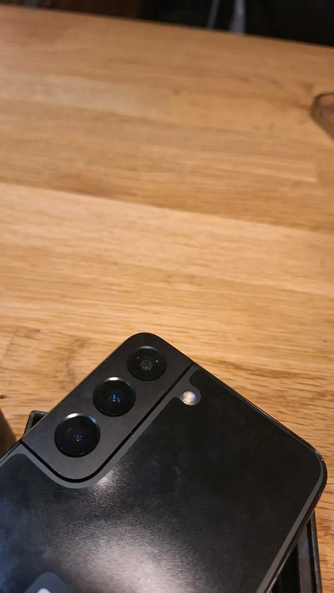 Samsung S22 - Image 4