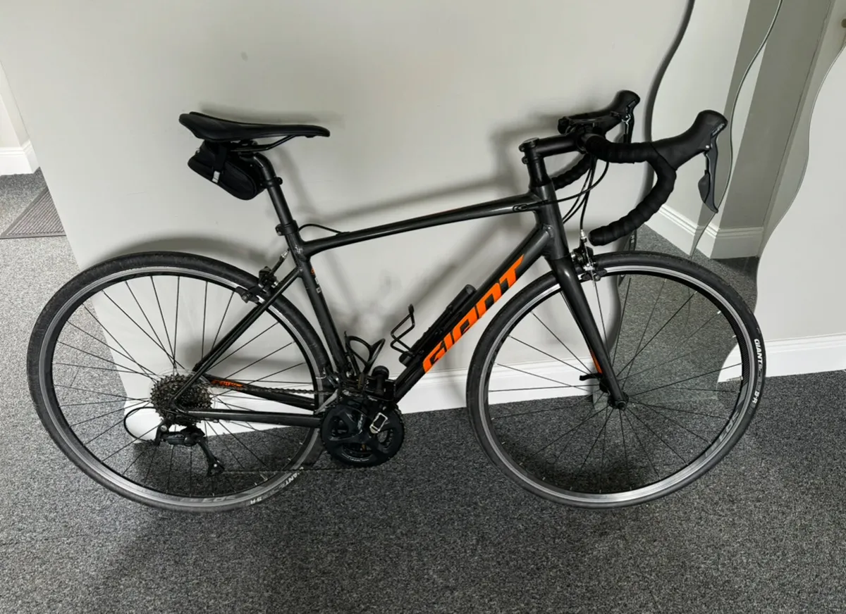 Giant Contend race bike - Image 1