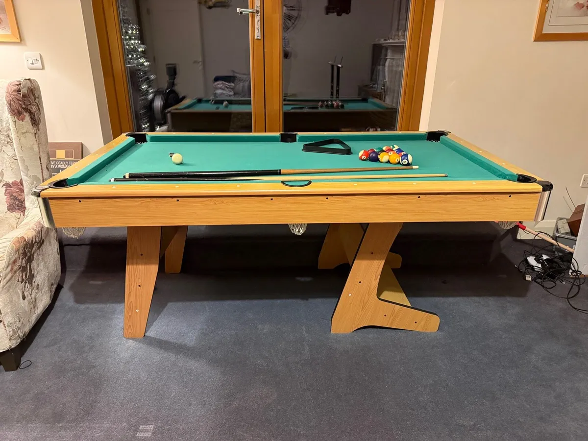Pool table - Image 1