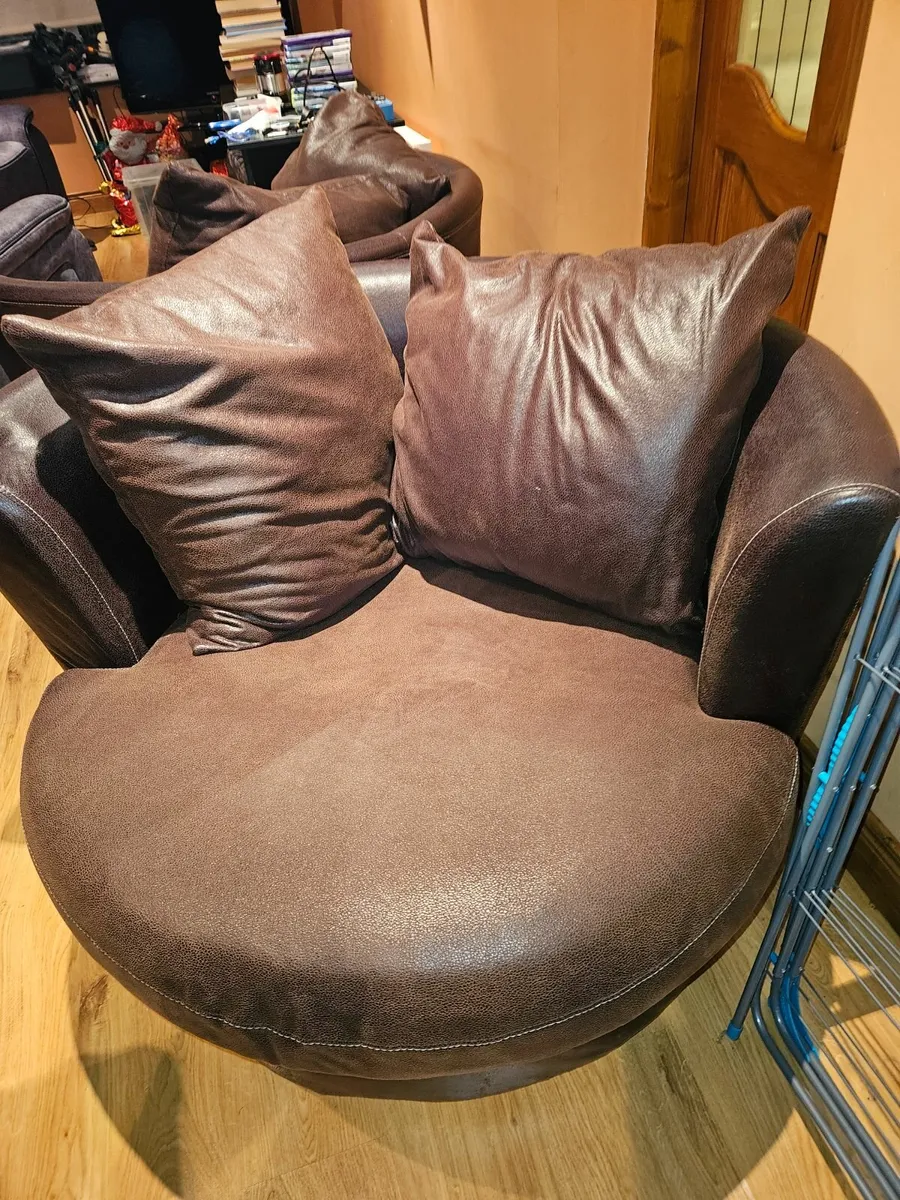 Pair of Swivel Chairs - Image 3