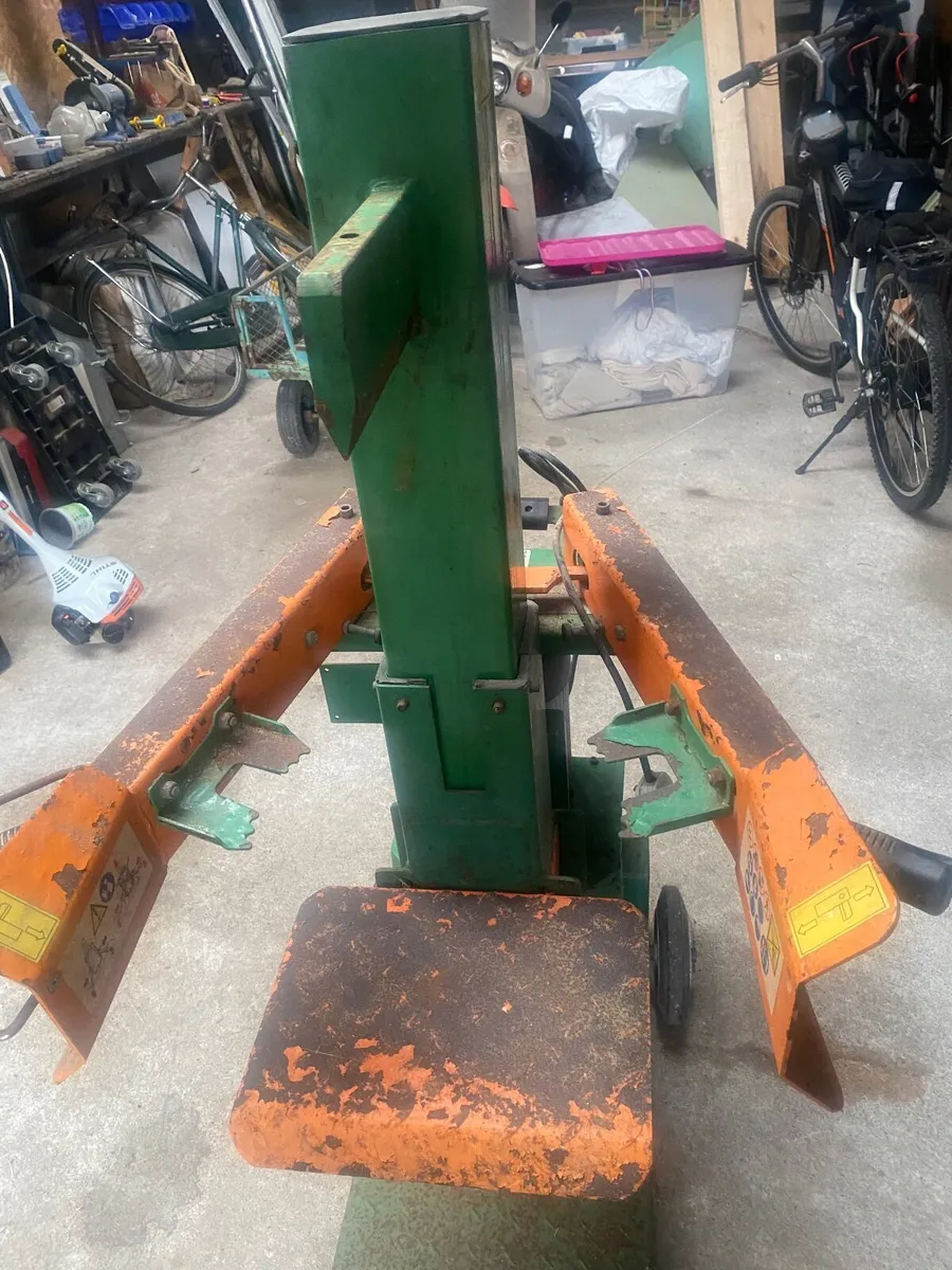 Log splitter - Image 1