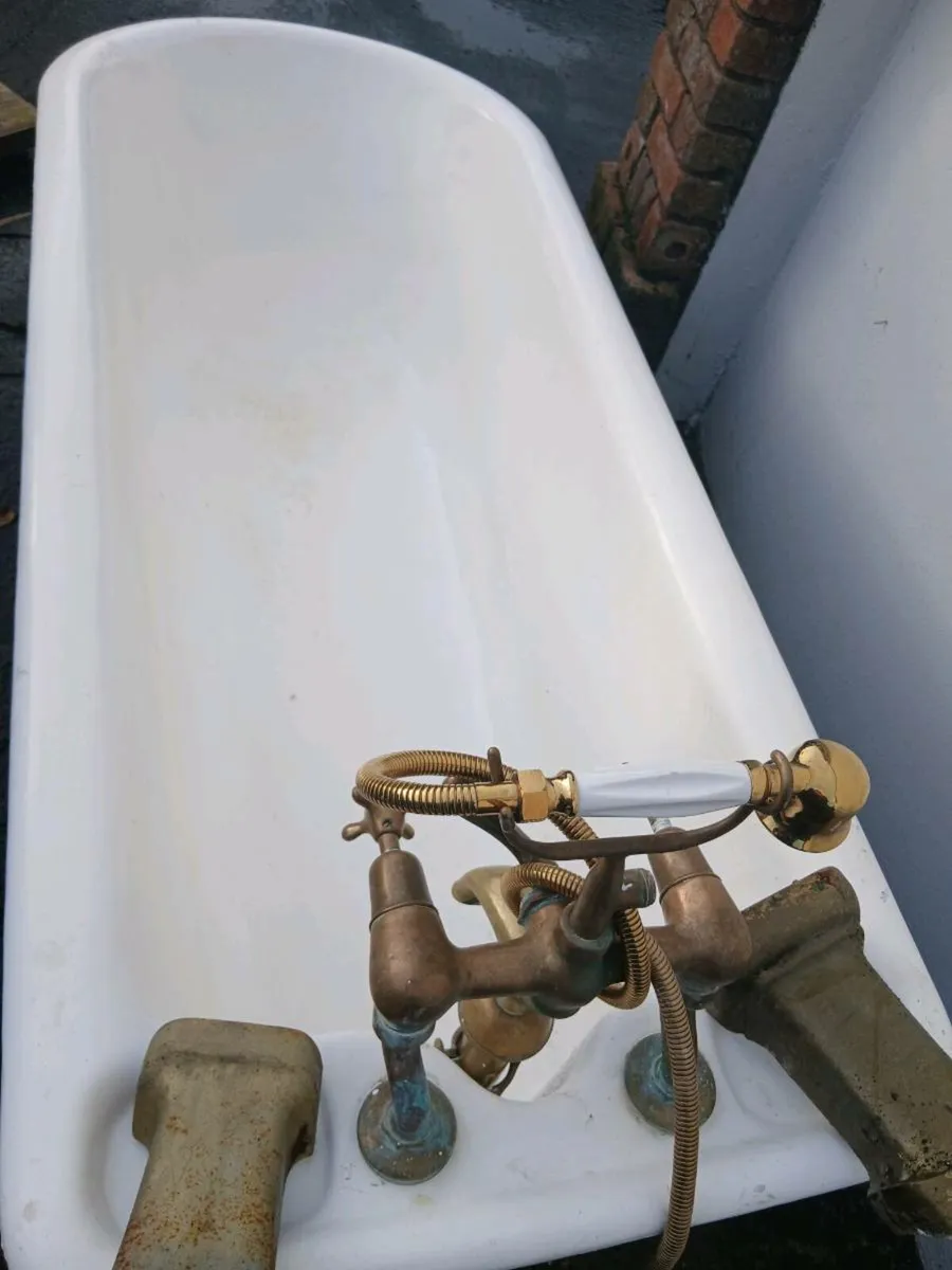 Roll Top Cast Iron Bath - Image 4