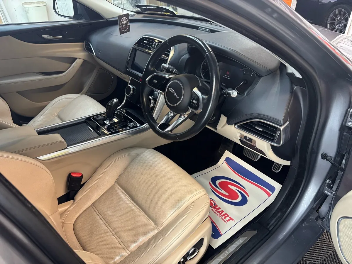 2020 Jaguar XE Chequered Flag - Image 3