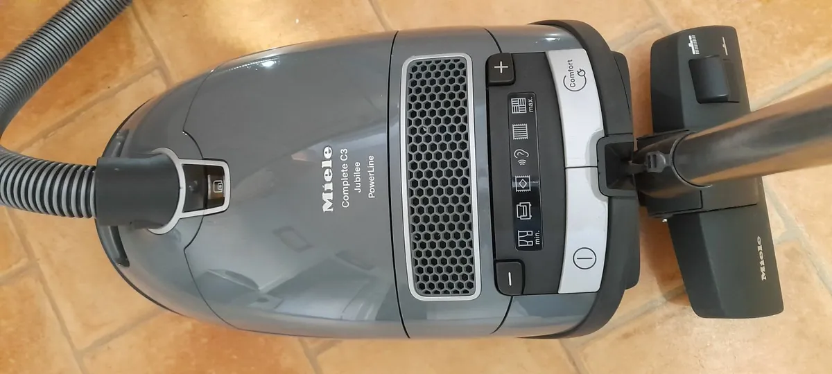 Miele vacuum cleaner - Image 3