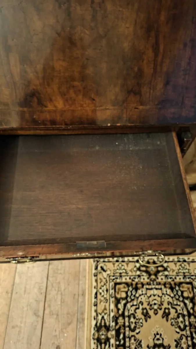 Writing bureau with solid brass inlaid handles - Image 2