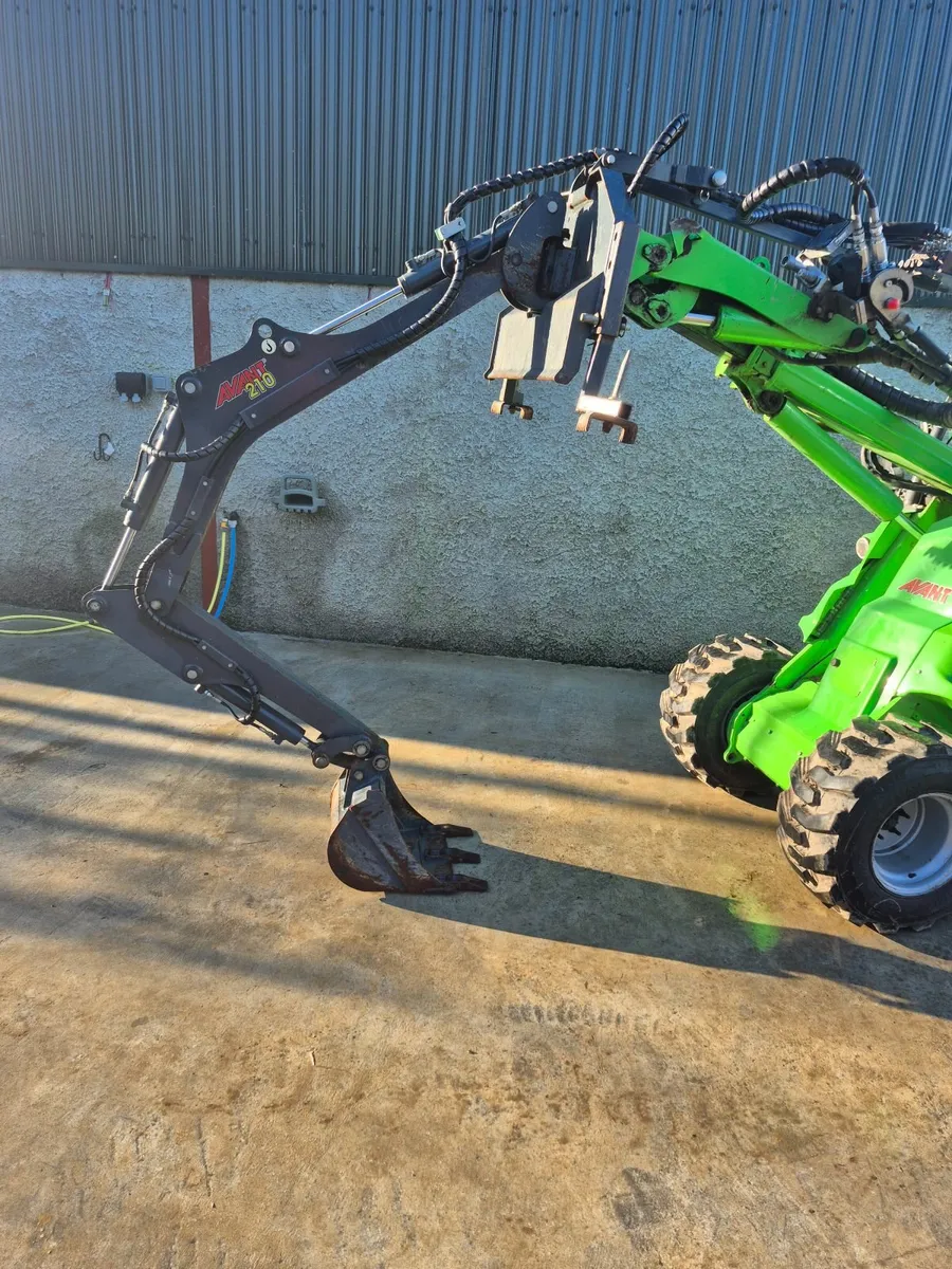 Avant loader backhoe digger - Image 2