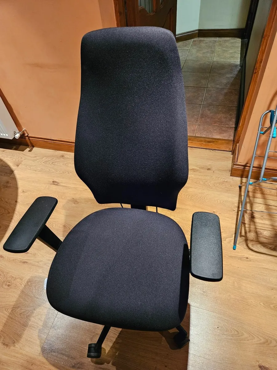 Office chair - Image 1