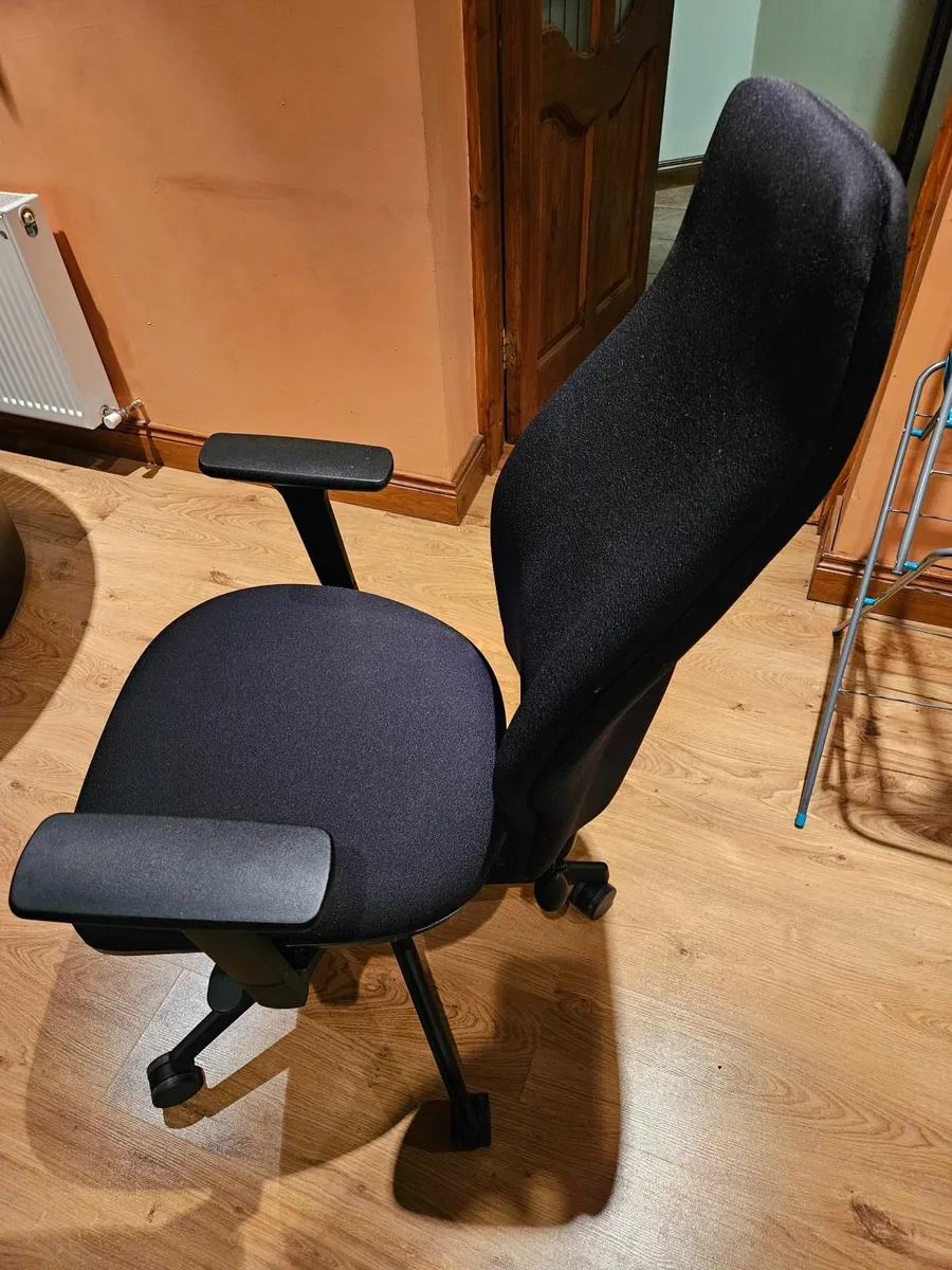Office chair - Image 2