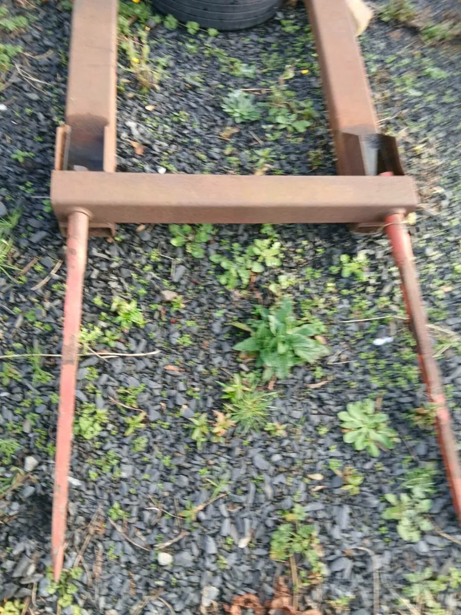 Forklift attachment for loading bales - Image 3