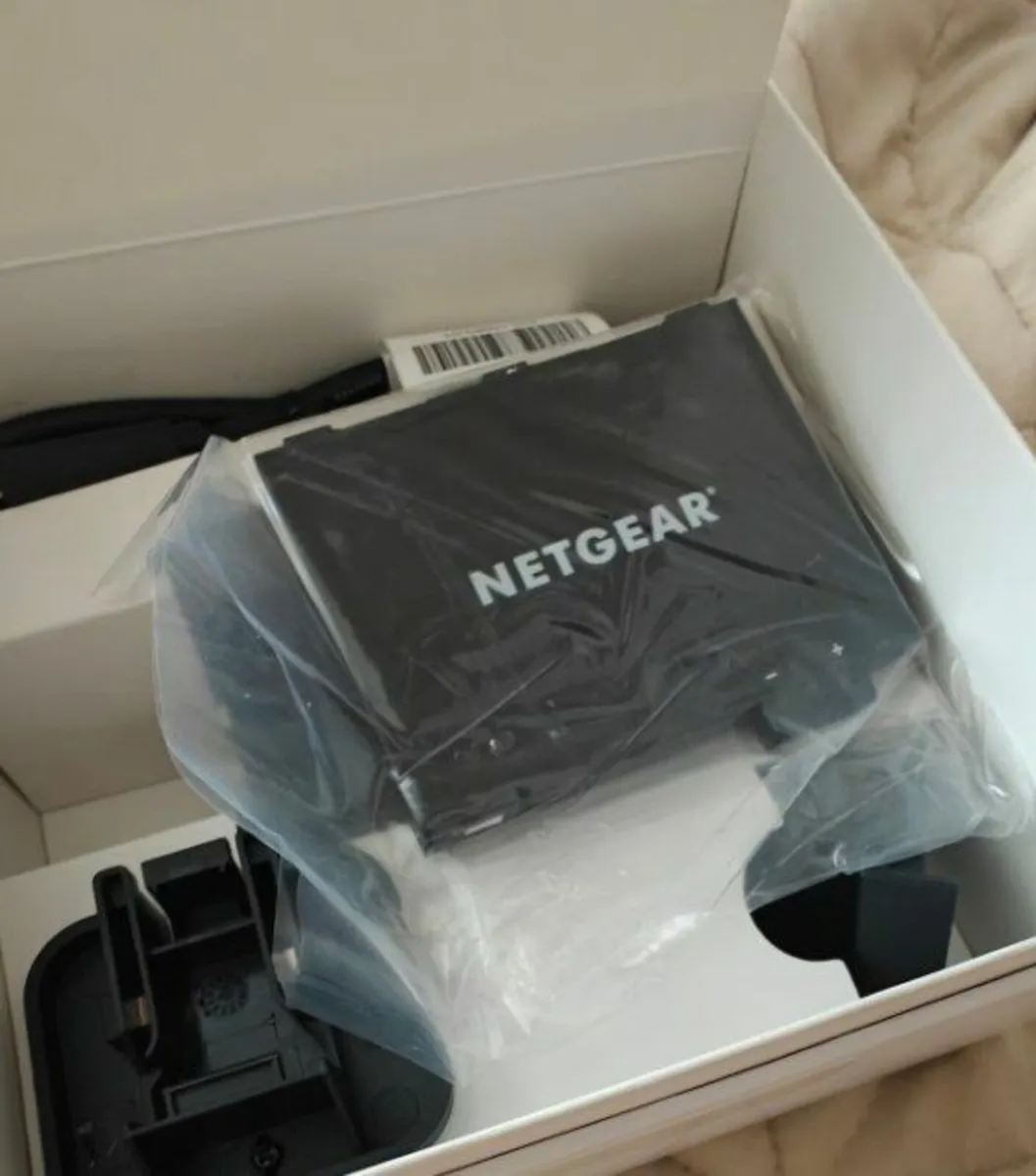 New Nighthawk M6 Pro Router 5G, WiFi 6E - Image 3