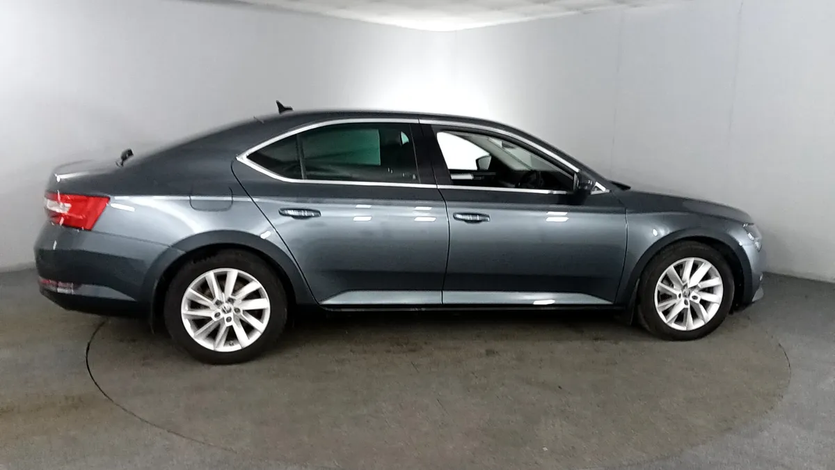 212 Skoda Superb - 2.0 TDI - SE Technology 150 BHP - Image 3