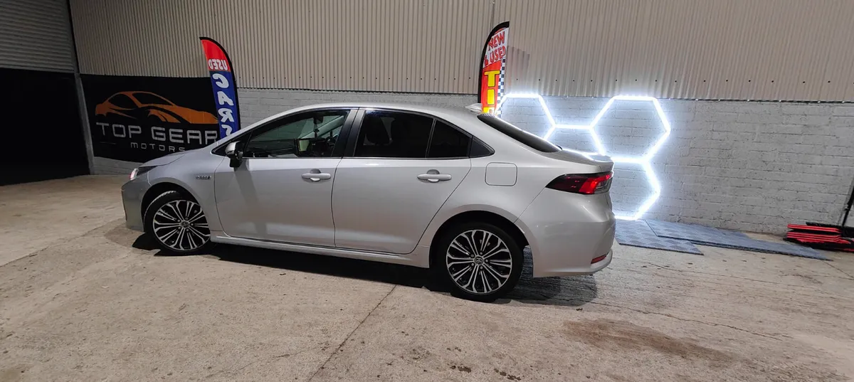 201 - Toyota Corolla 1.8 Petrol Hybrid NCT 2028 - Image 4