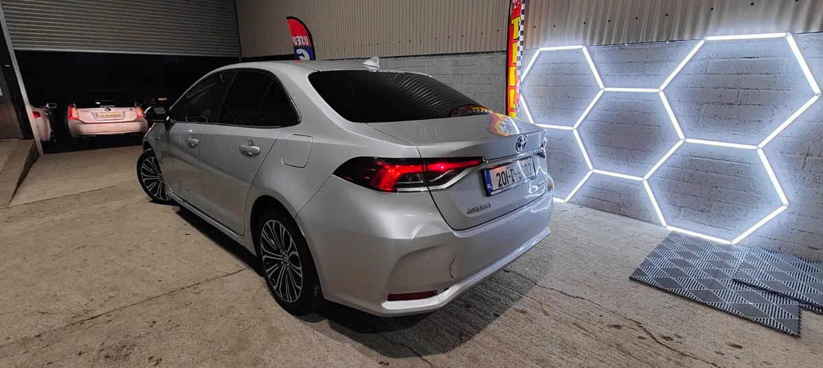 201 - Toyota Corolla 1.8 Petrol Hybrid NCT 2028 - Image 3
