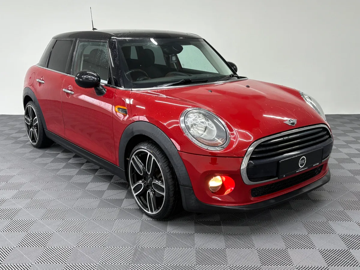 2017 Mini Cooper D 1.5 Black Edition - Image 1