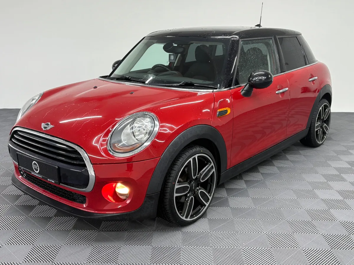2017 Mini Cooper D 1.5 Black Edition - Image 4