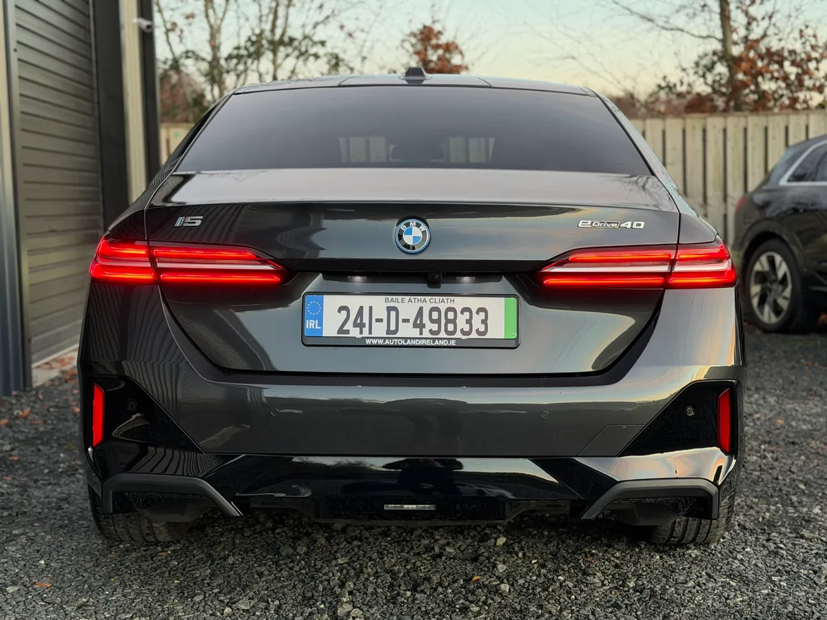 Bmw 5 Series New Model Panoramic Sunroof - Image 4