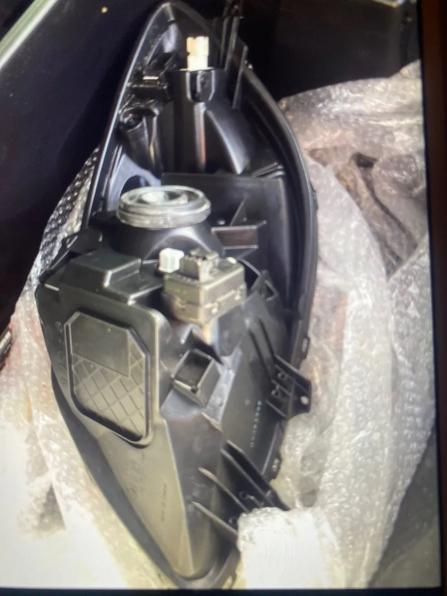 Toyota yaris NEW front left  HEADLIGHT 2009-2010 - Image 2