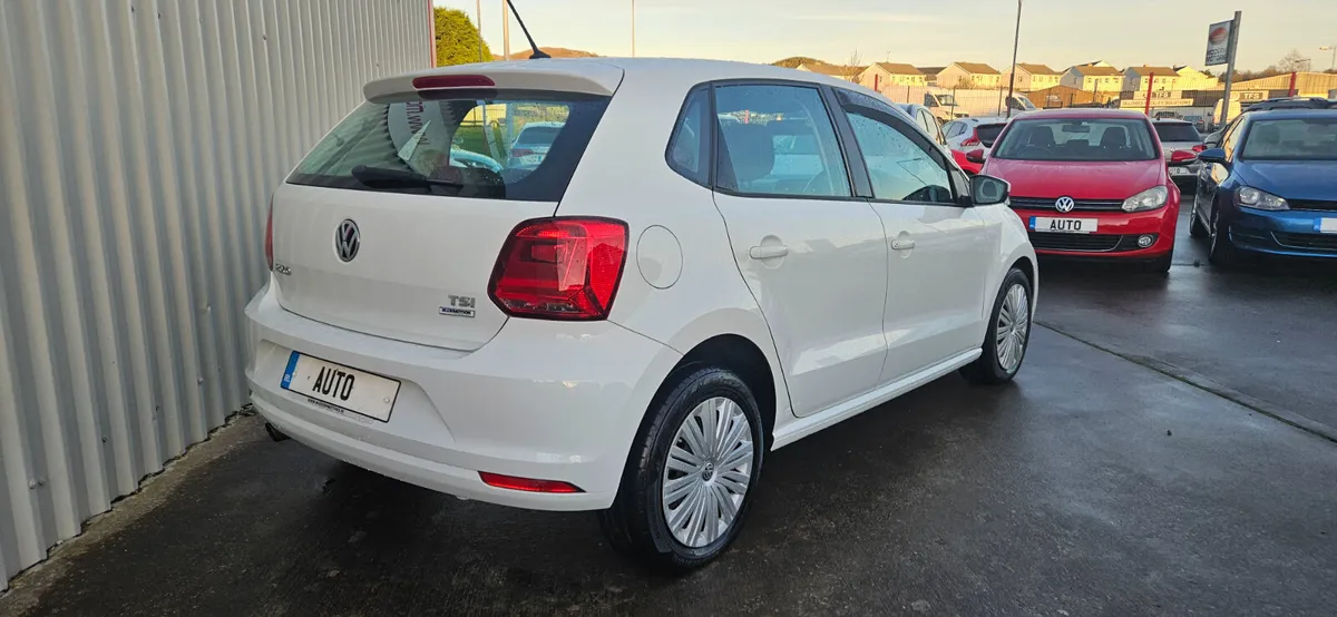 Volkswagen Polo auto 1.2 dsg comfortline low kms - Image 2