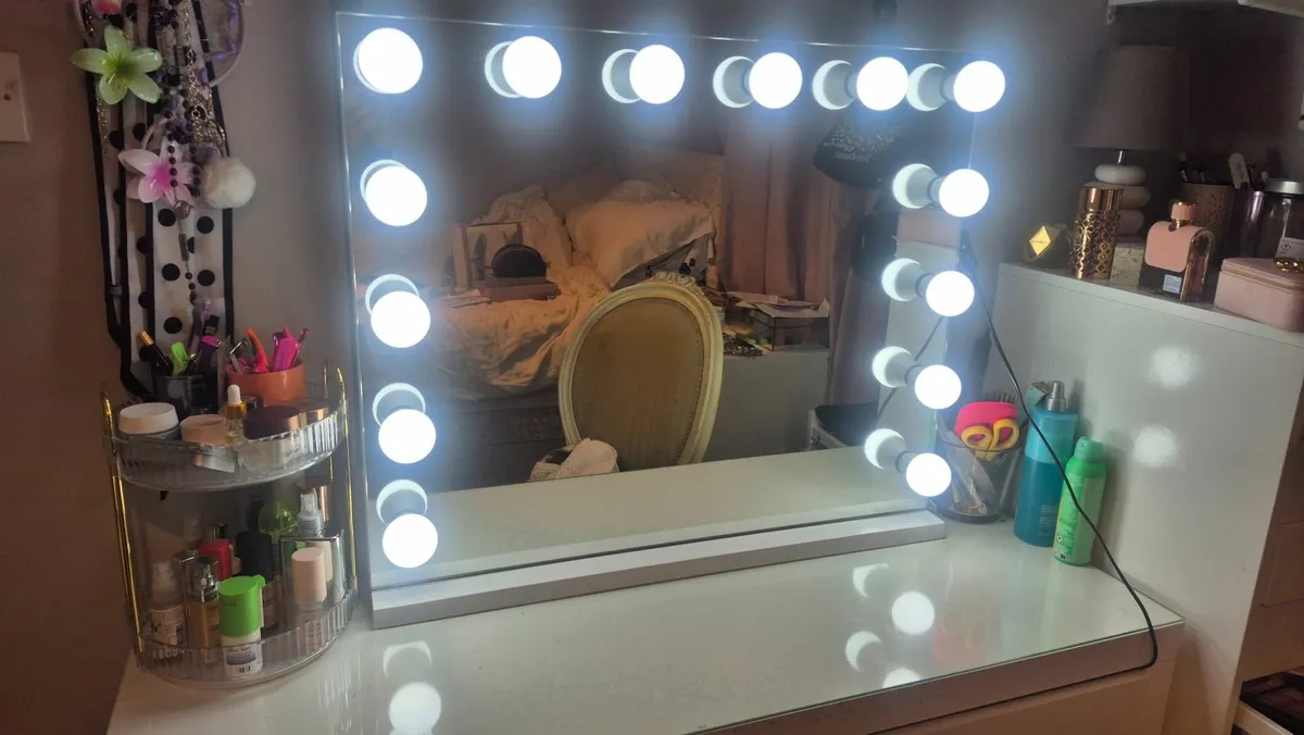 Hollywood Mirror - Image 2