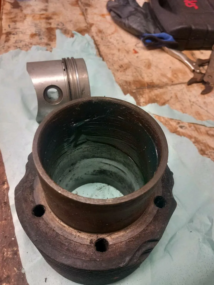 Lister petter piston and barrel - Image 2