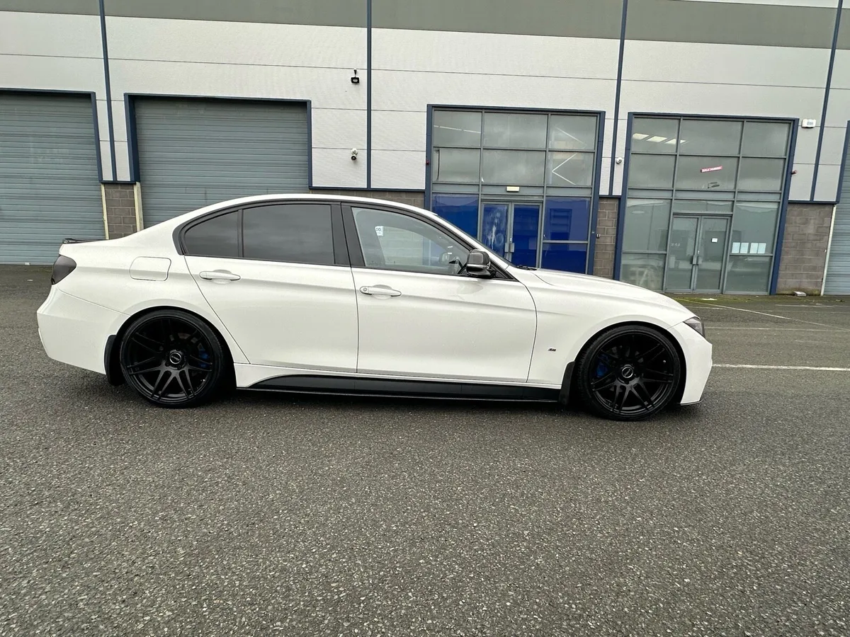 BMW 330e Plug in hybrid - Image 3