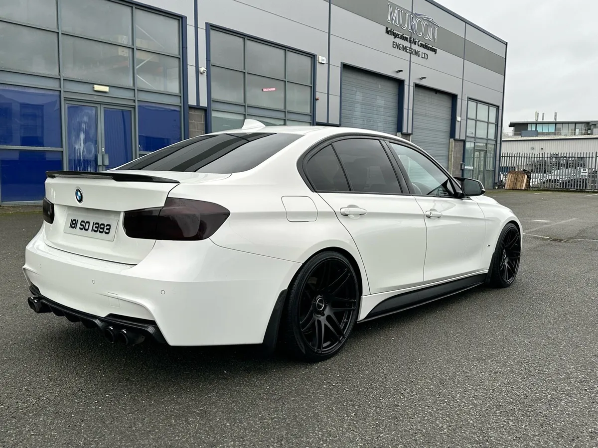 BMW 330e Plug in hybrid - Image 4