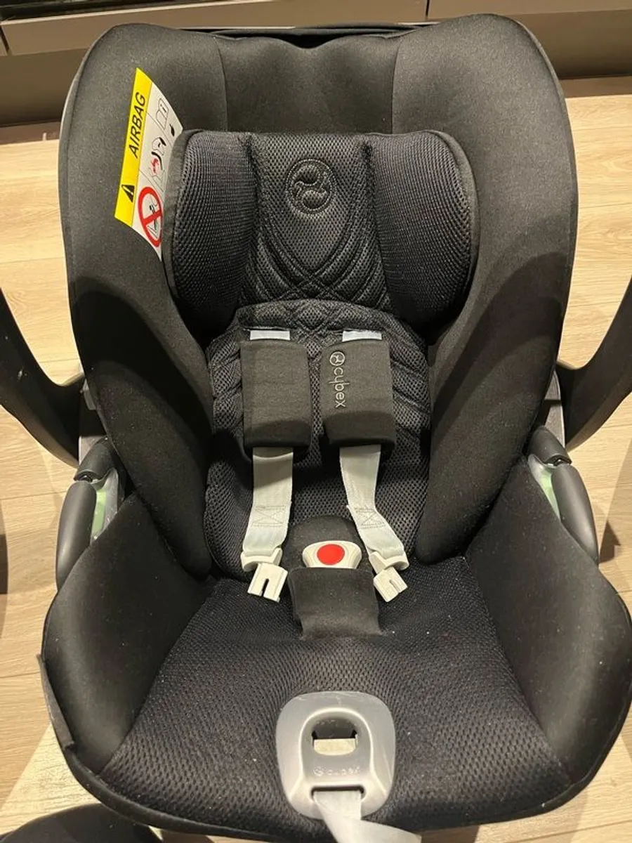 1x Cybex Baby Car Seat Black + 1x Isofix - Image 4