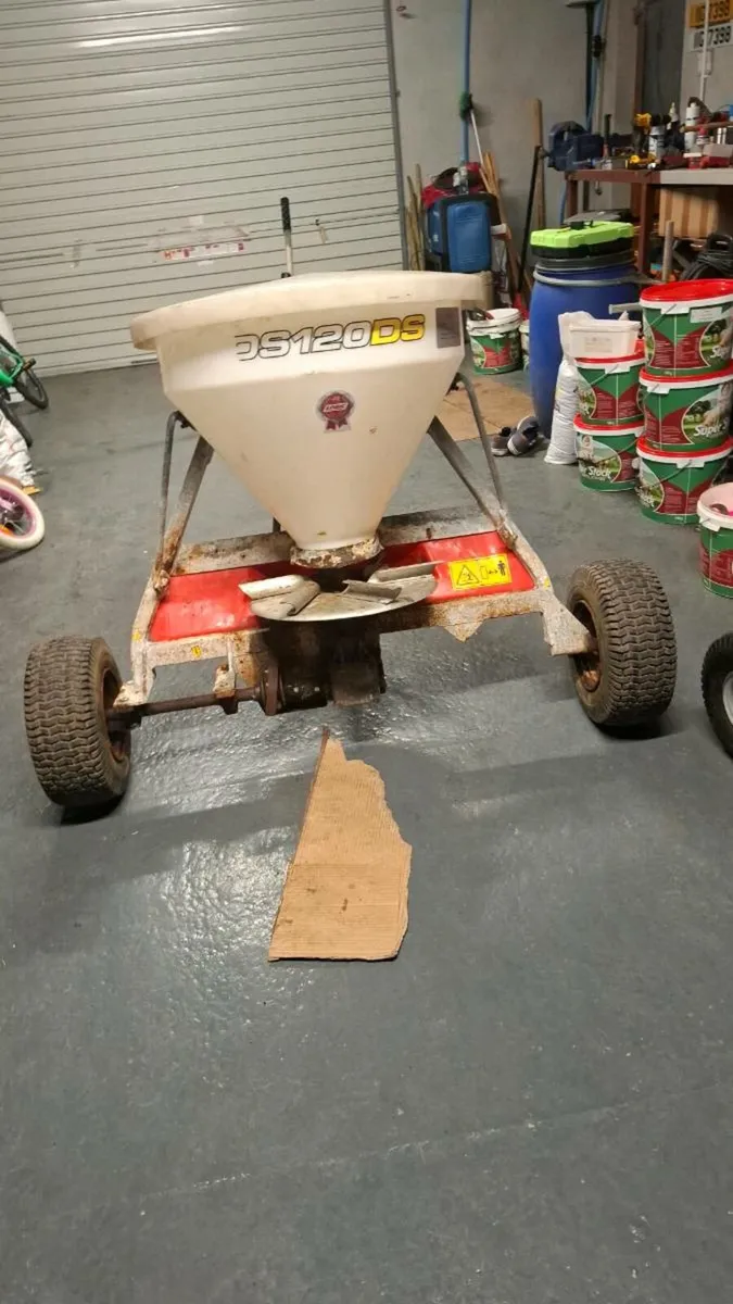 Logic quad spreader Salt/Fertiliser 

Galvanised - Image 1