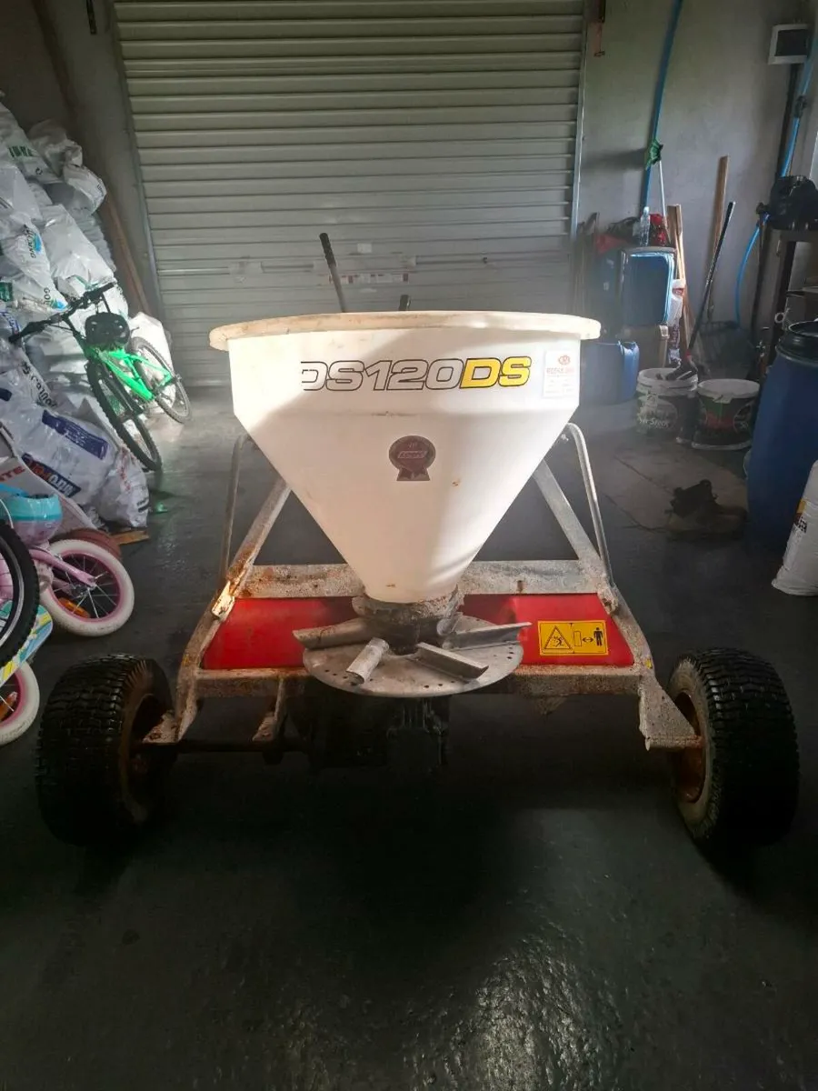 Logic quad spreader Salt/Fertiliser 

Galvanised - Image 2