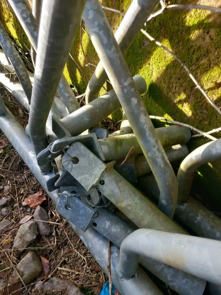 Feed  barriers - Image 2