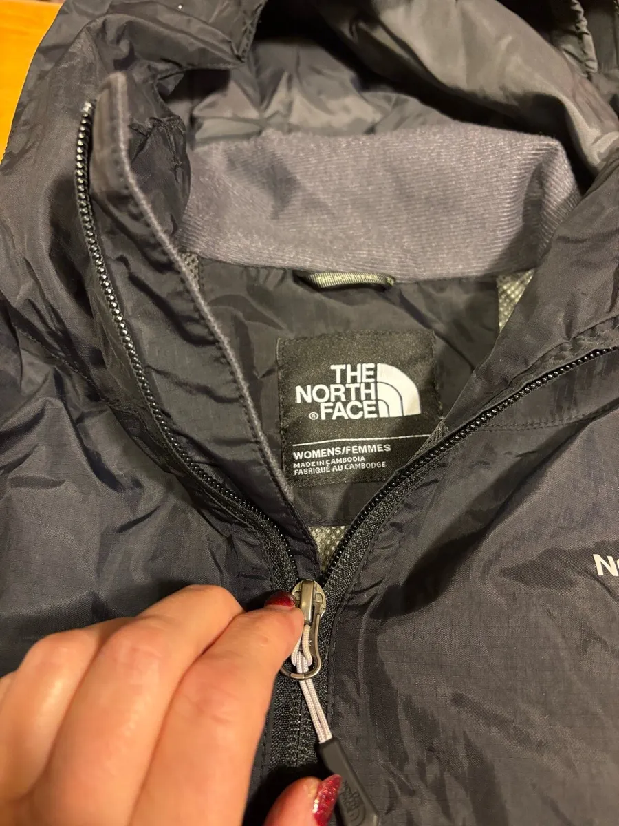 Women’s North Face dry vent jacket - Image 2