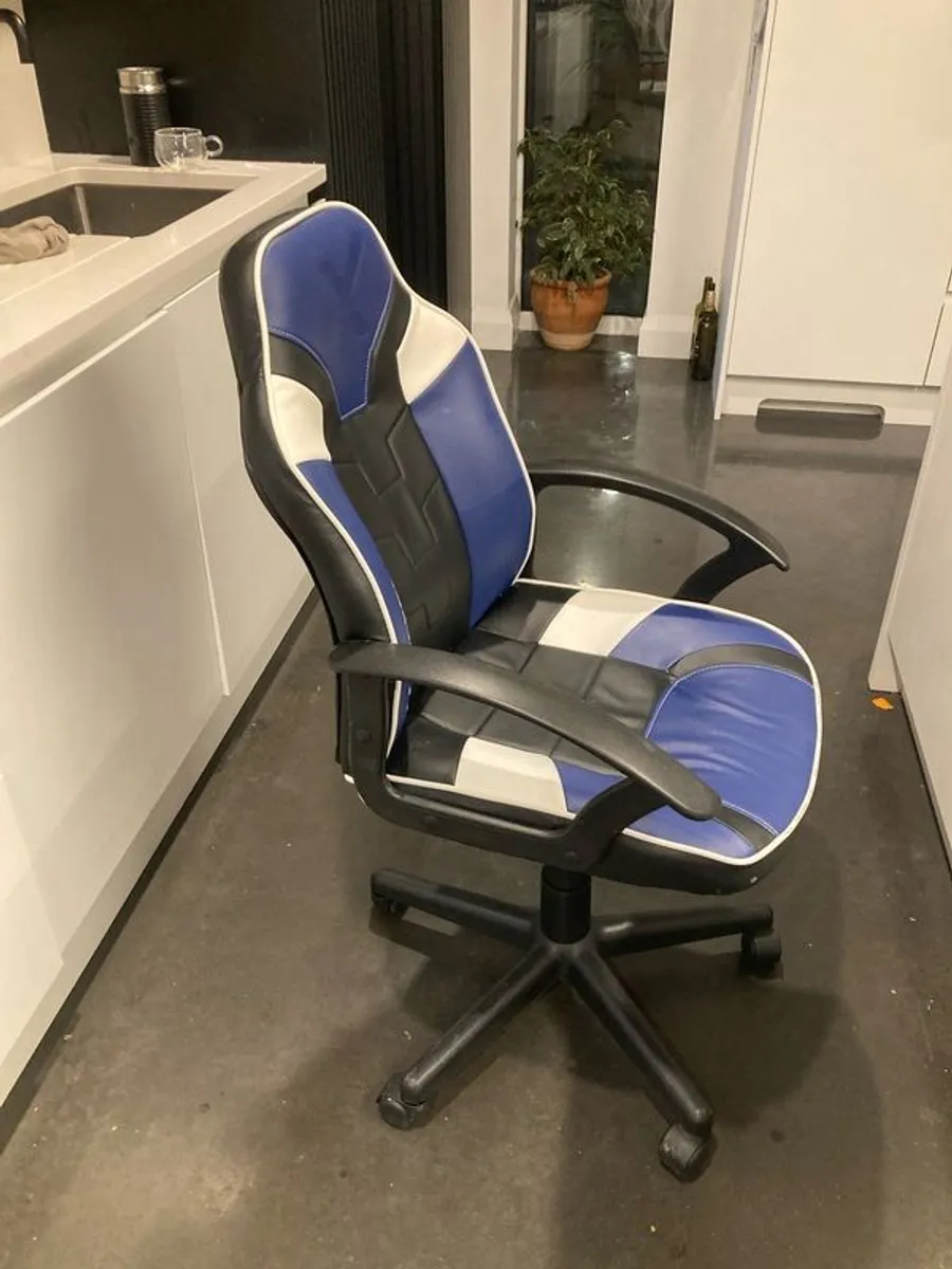 gaming chair - Image 1