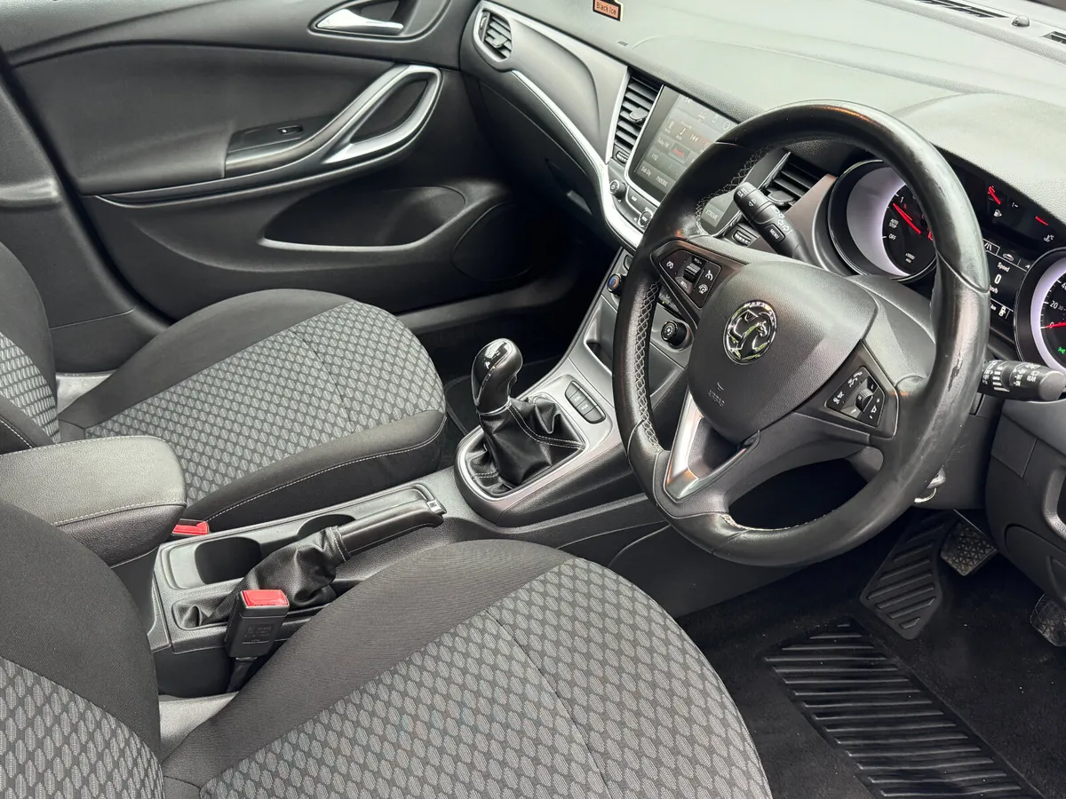 2017 Vauxhall Astra Slight Damage - Image 4