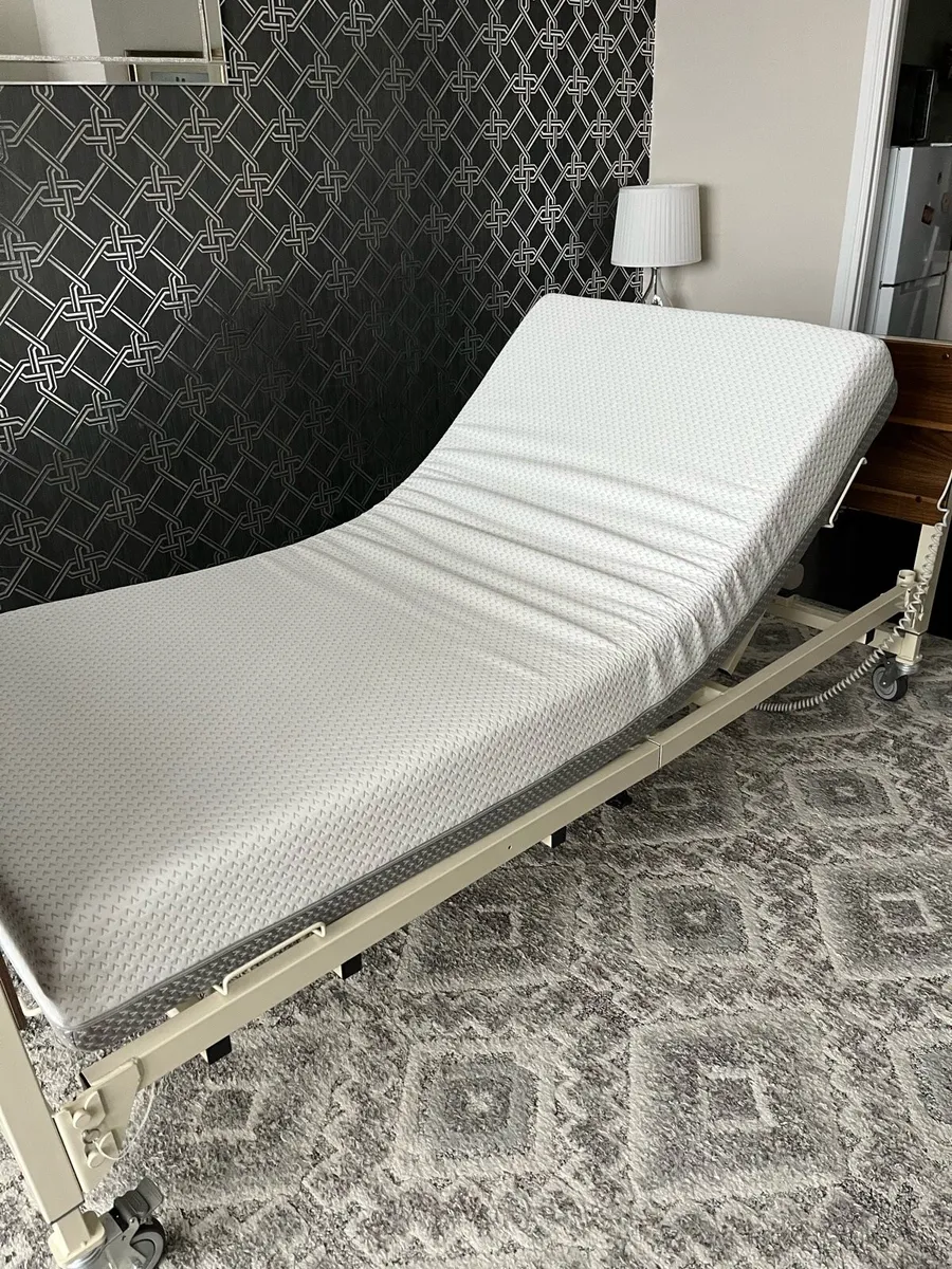Electric bed - Image 1