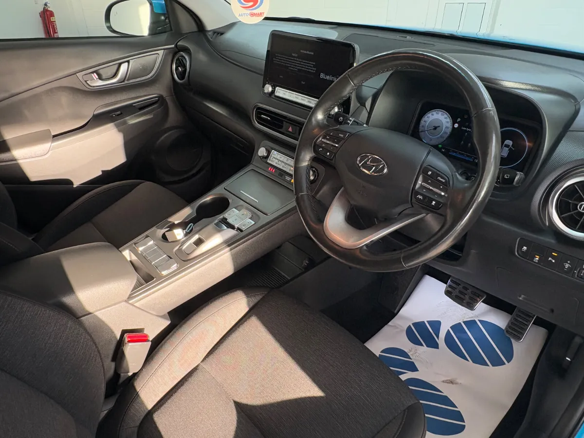 2022 Hyundai KONA EV Premium 64Kwh - Image 3