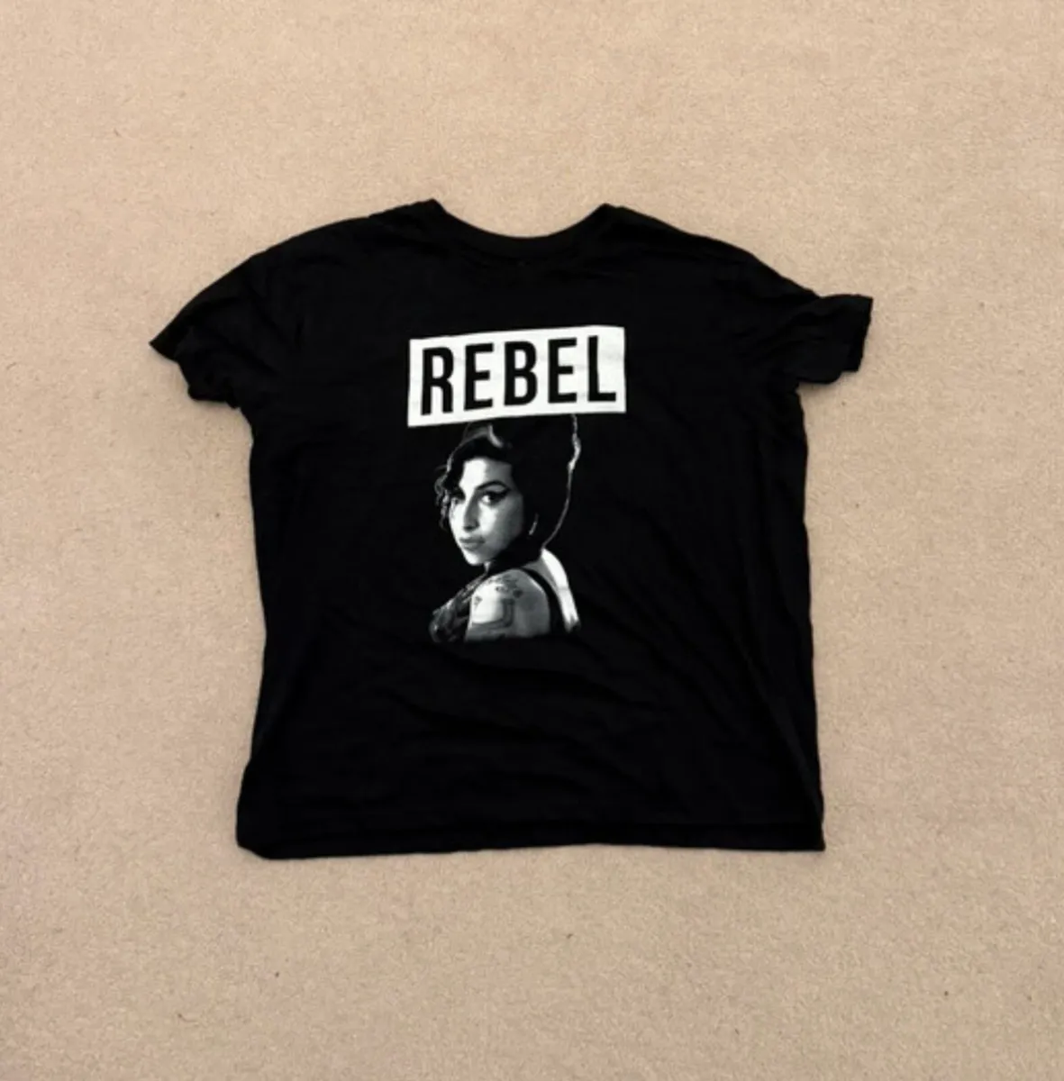 Amy Winehouse Large Rebel T Shirt - Image 1
